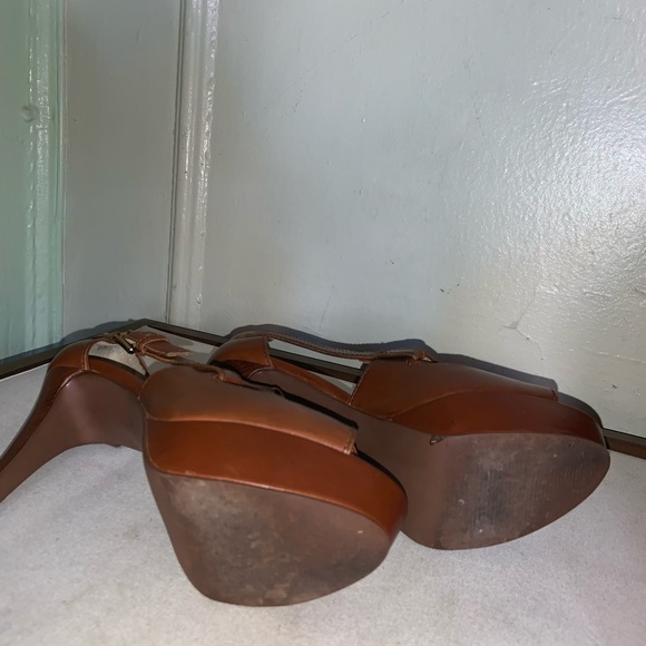 *SALE*Micheal Kors Platform sandal - Picture 3 of 4